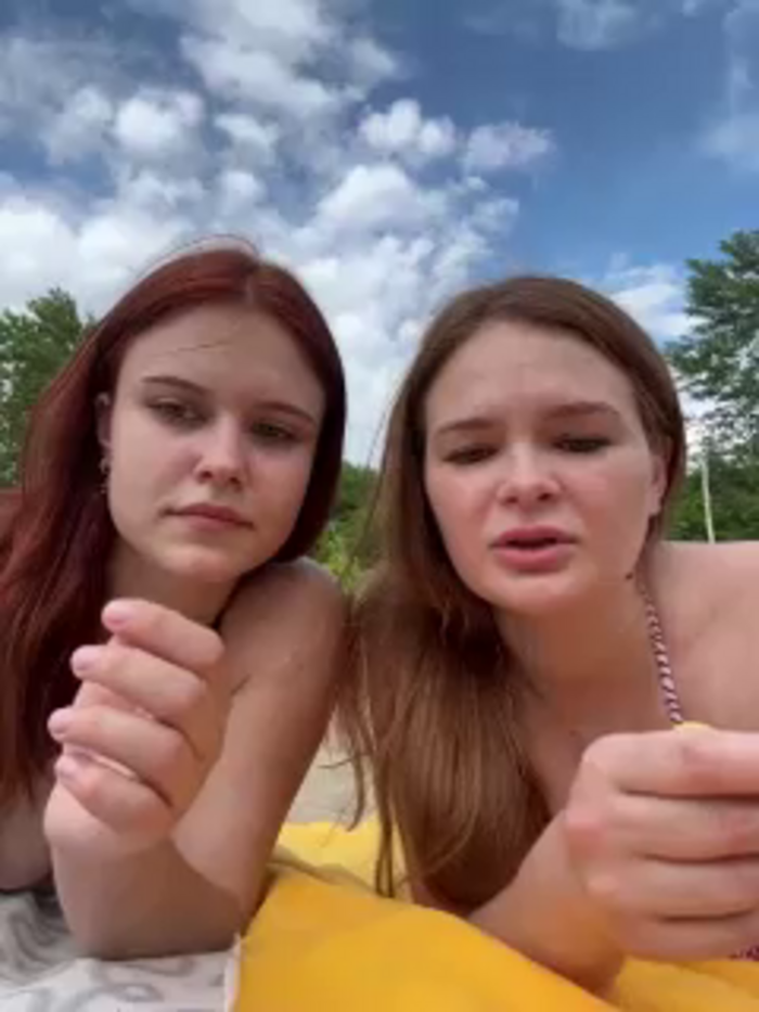 2PrettyGirls