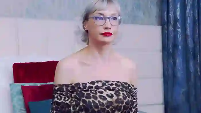 2025/10/24/bongacams-lorenemoonlight-19-25-04