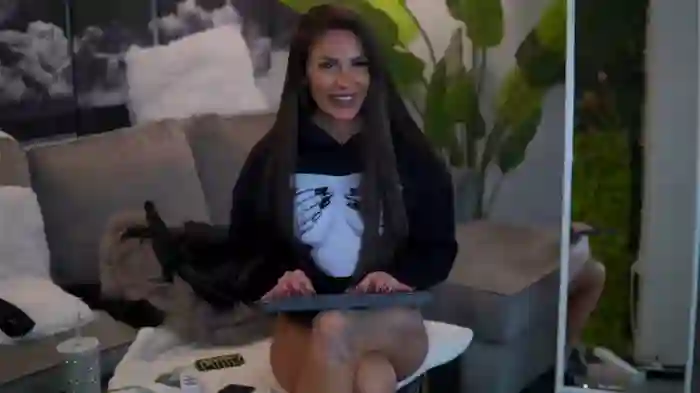 2025/12/12/bongacams-raquellevon-13-44-54