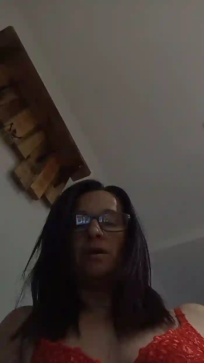 2025/05/05/cam4-elena9077-07-13-28