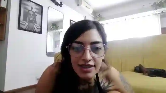2025/05/05/cam4-sweetdevil31-18-20-31