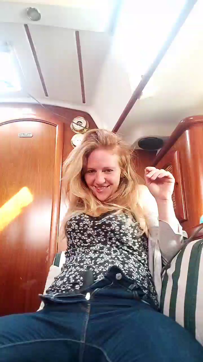 Anayshotgirl