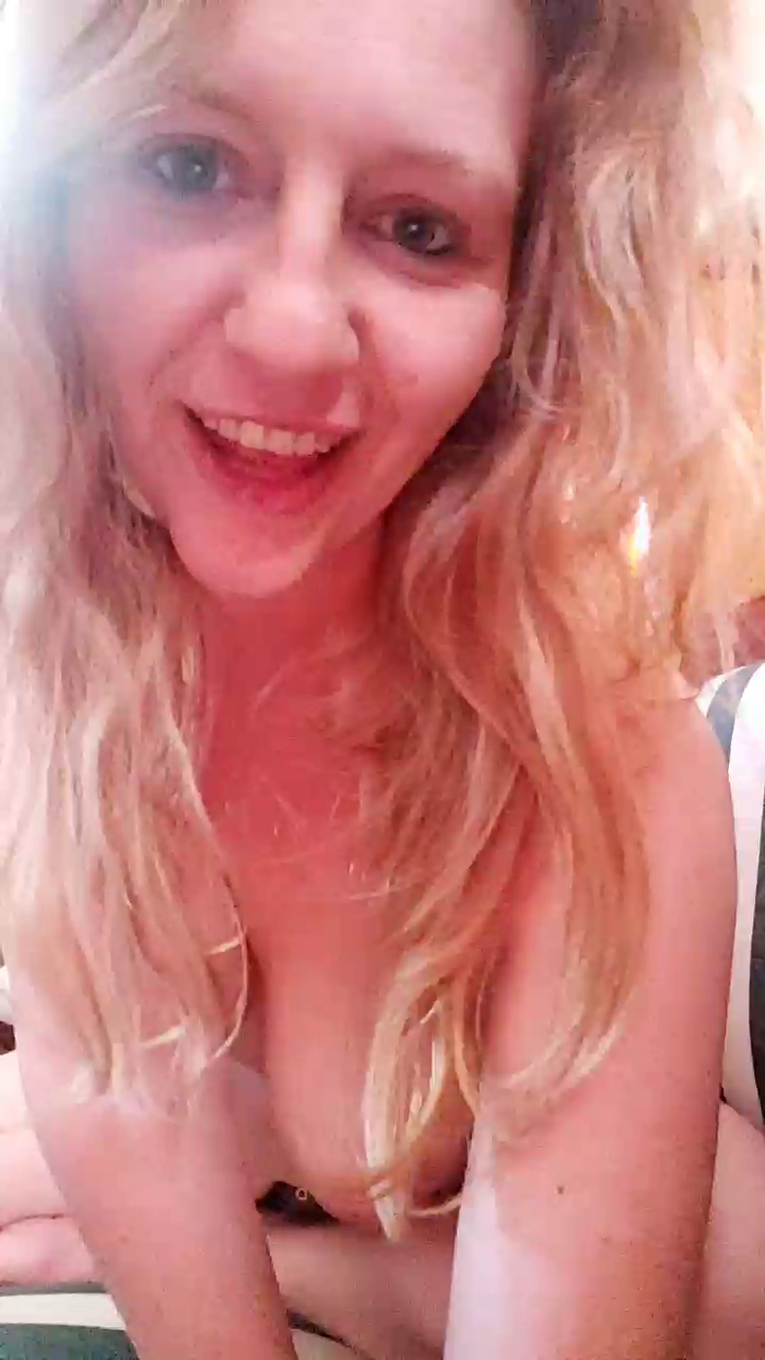 Anayshotgirl