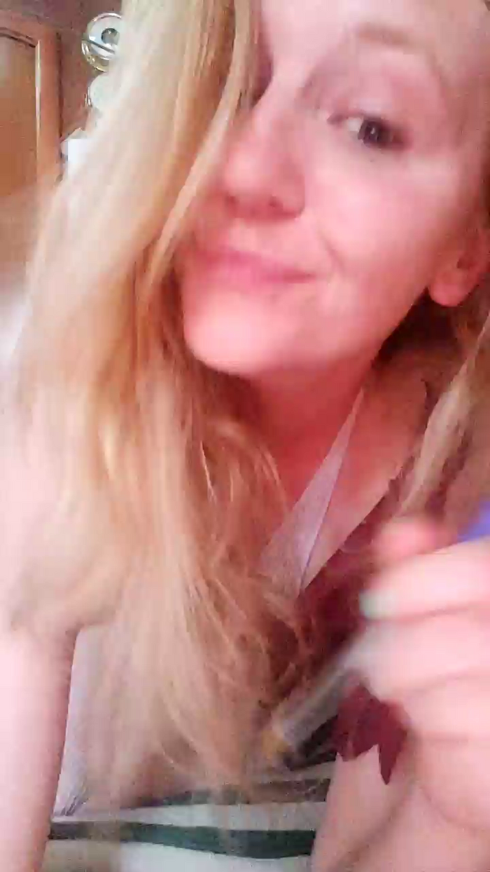 Anayshotgirl