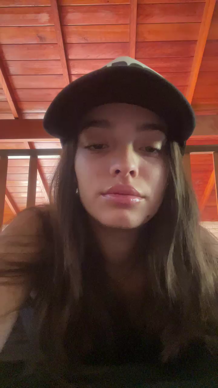 1975Nicole