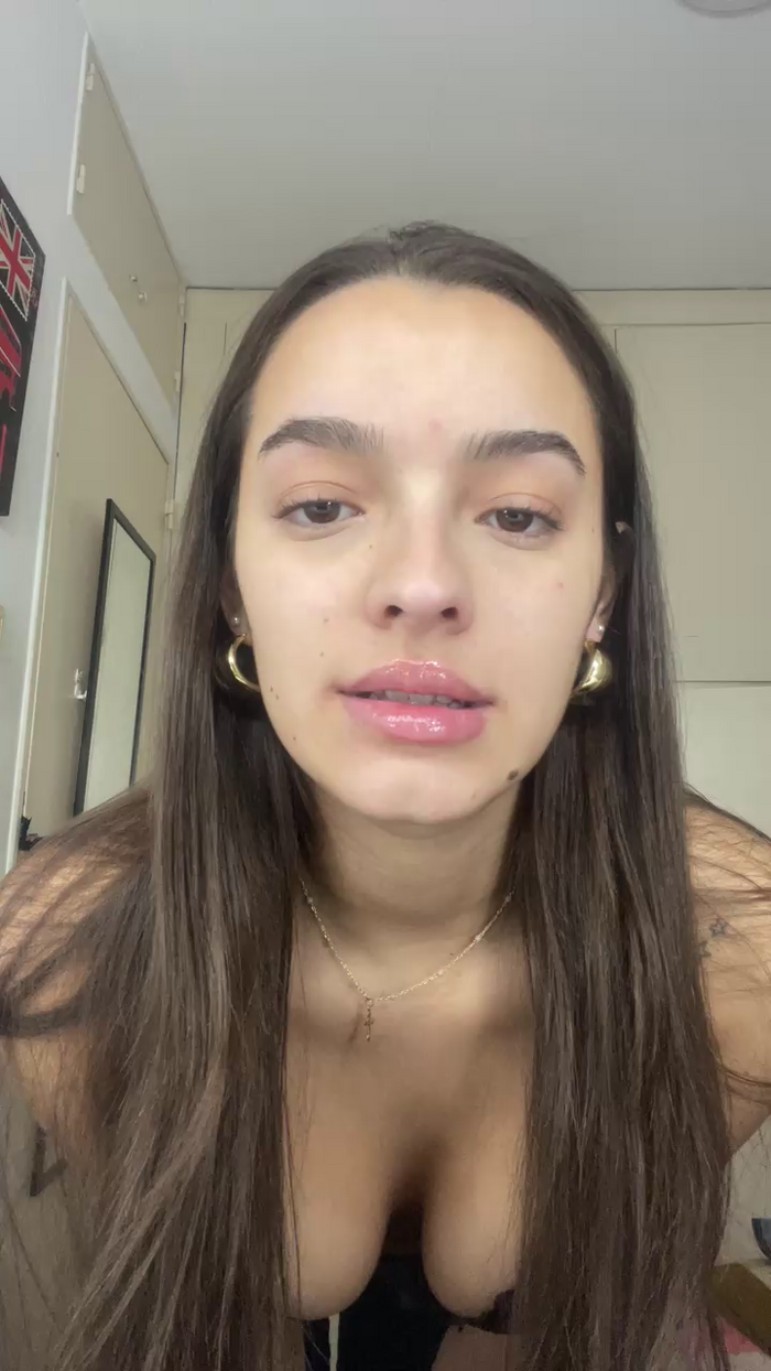 1975Nicole