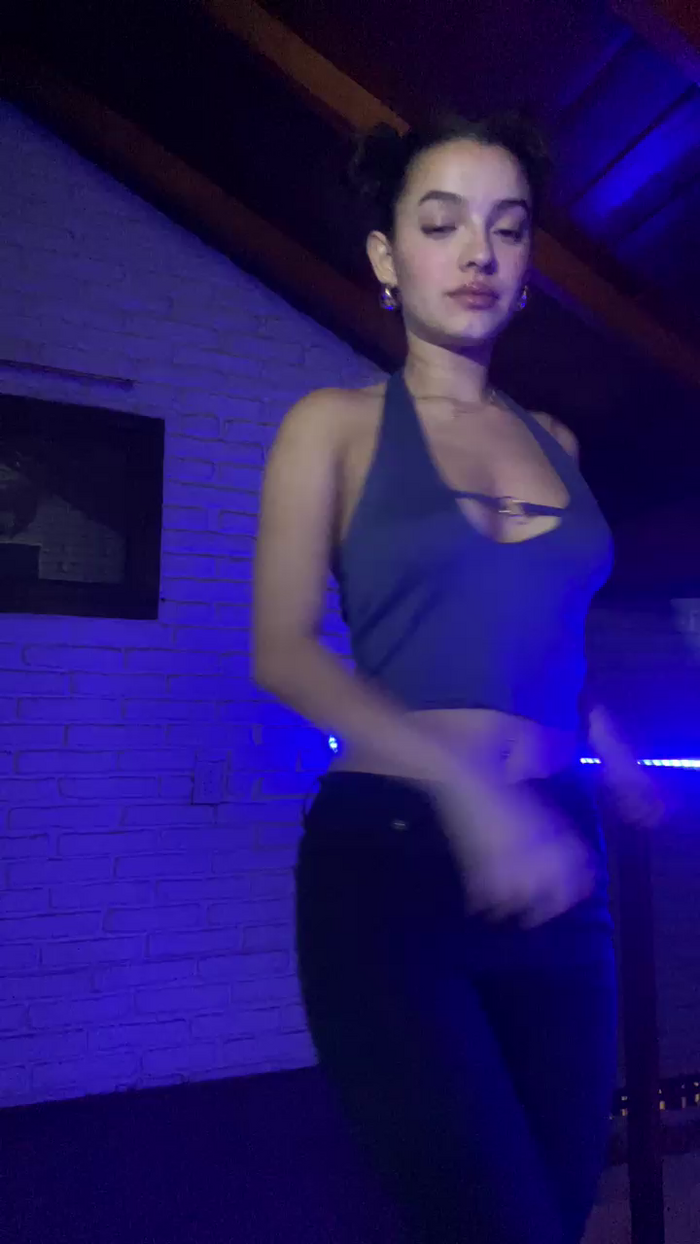 1975Nicole