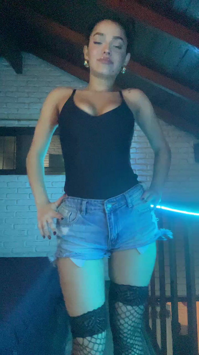 1975Nicole