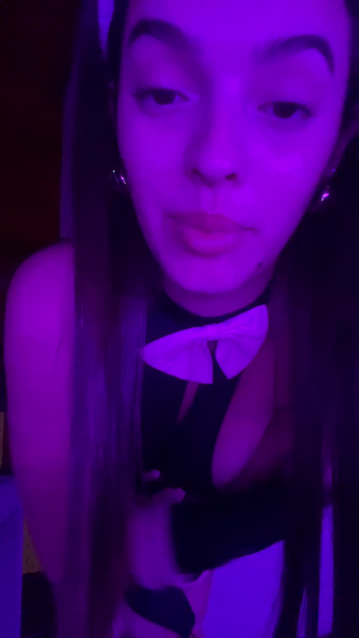 1975Nicole