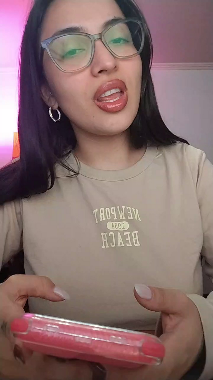Latinaakita4