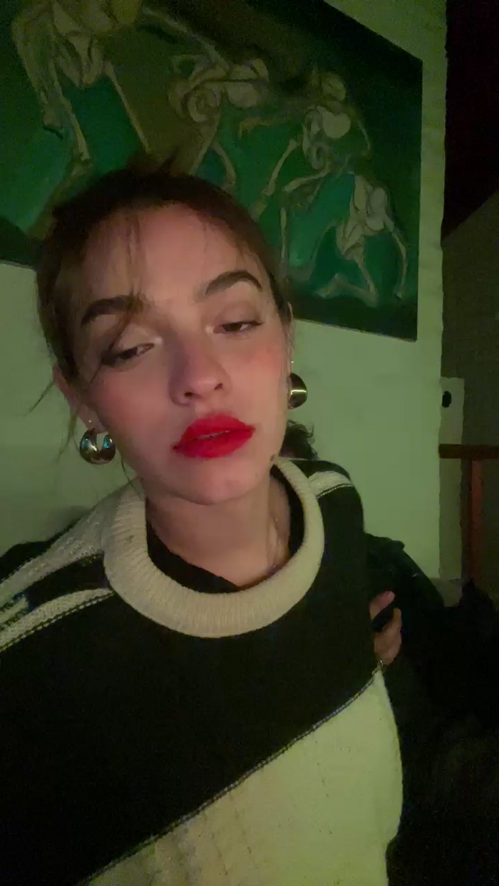 1975Nicole