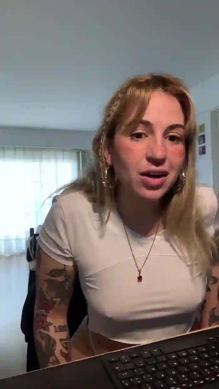 2025/08/08/cam4-akaribruna-20-25-38