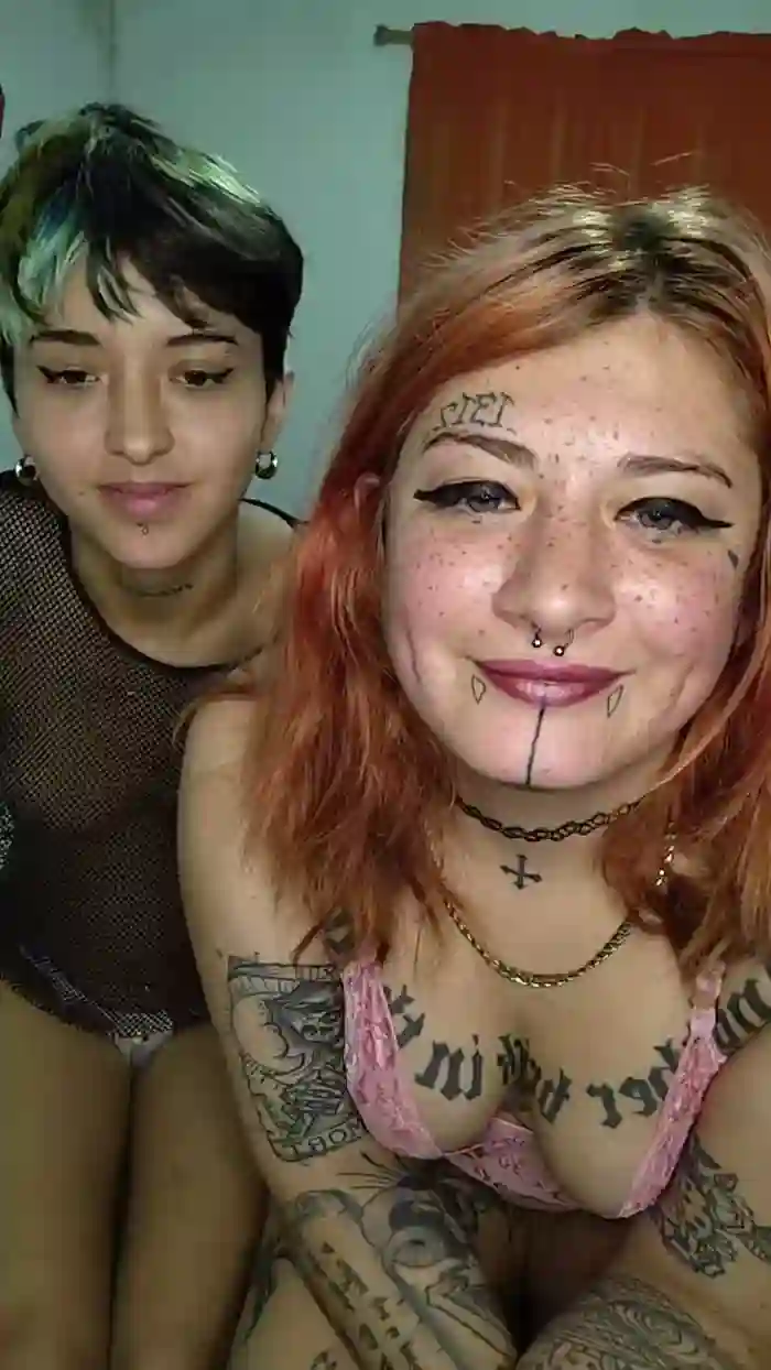 2025/08/18/cam4-sexxyymom-21-40-14