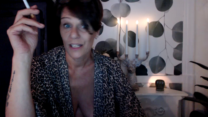 Frau_Nina