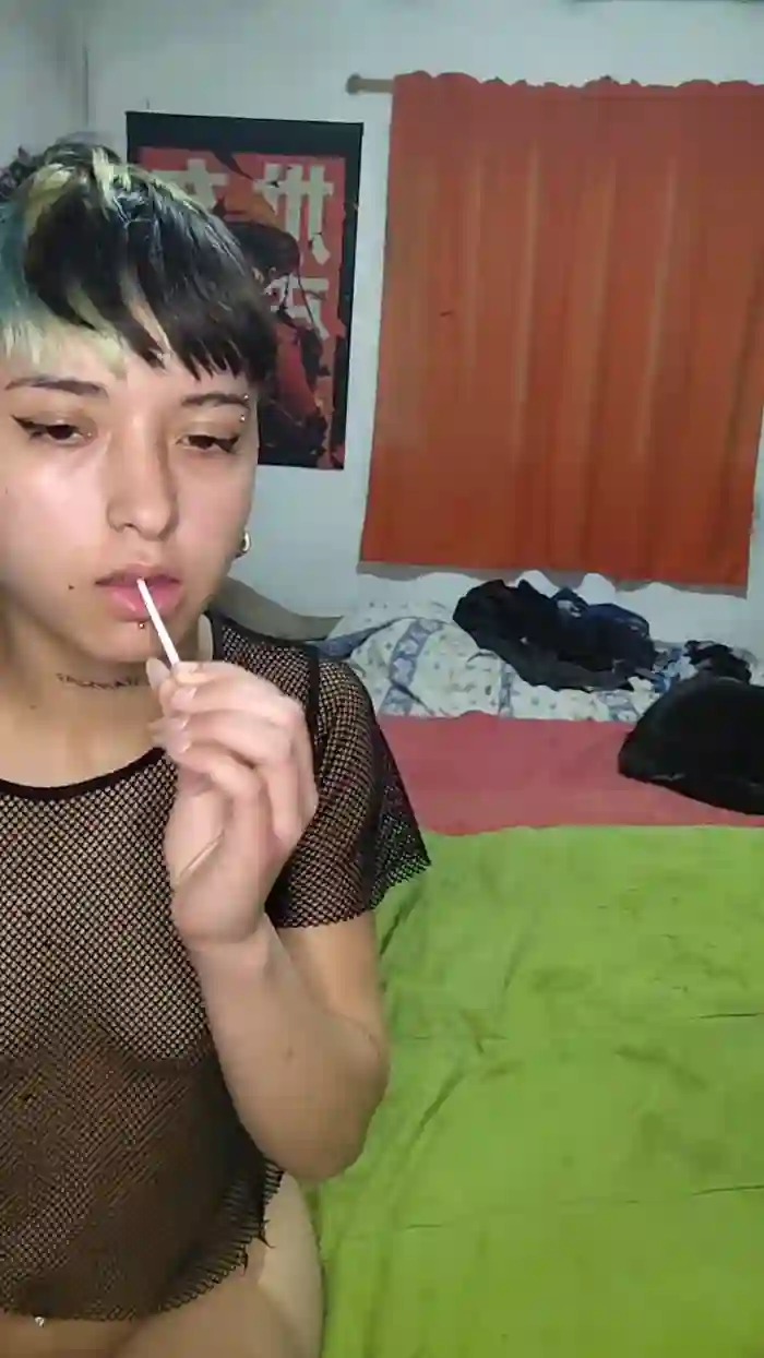 2025/08/28/cam4-sexxyymom-00-23-19