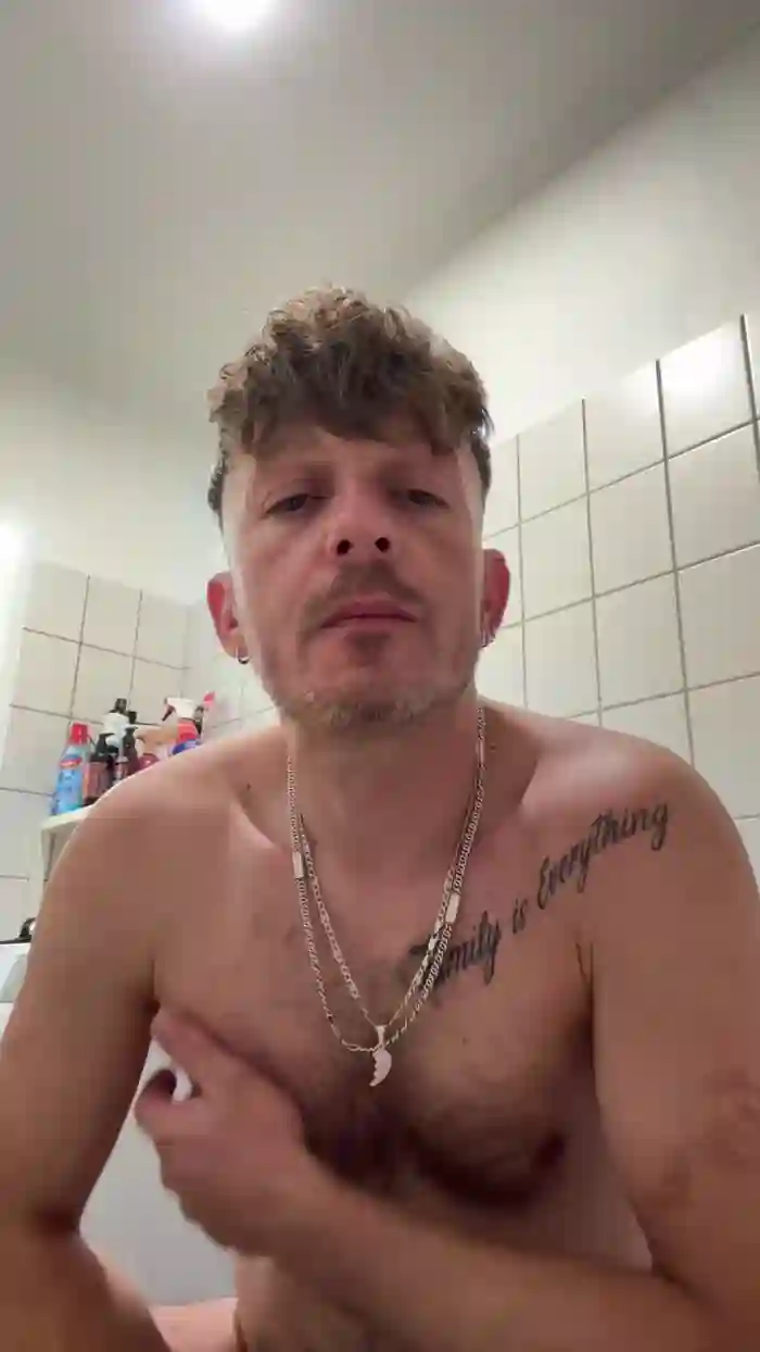 2025/09/26/cam4-mysticboy-18-34-16