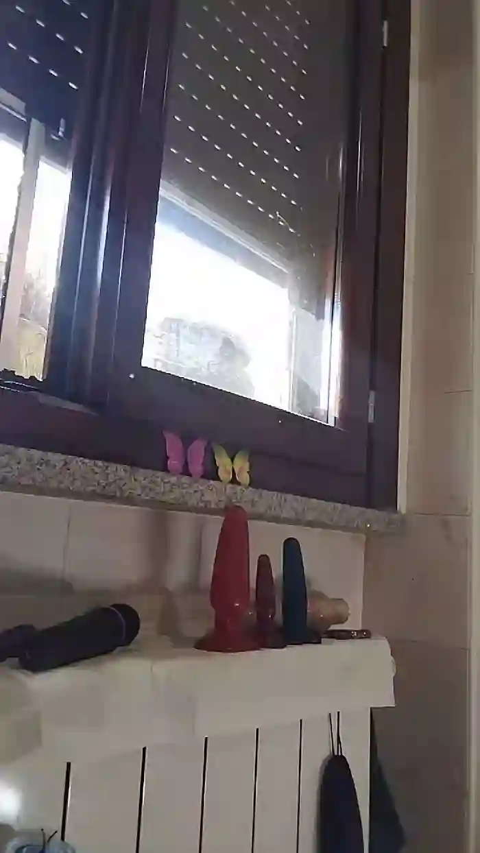 2025/10/05/cam4-luxxuriax-09-36-45