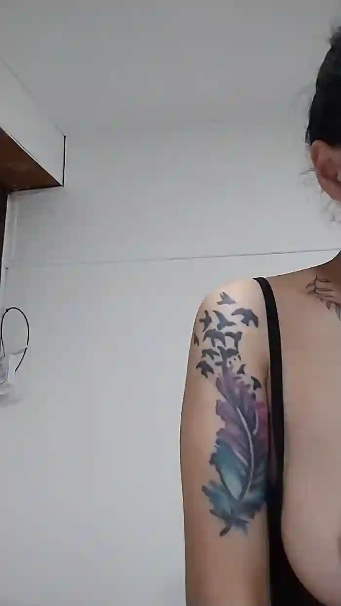 2025/10/06/cam4-latina120-04-57-36