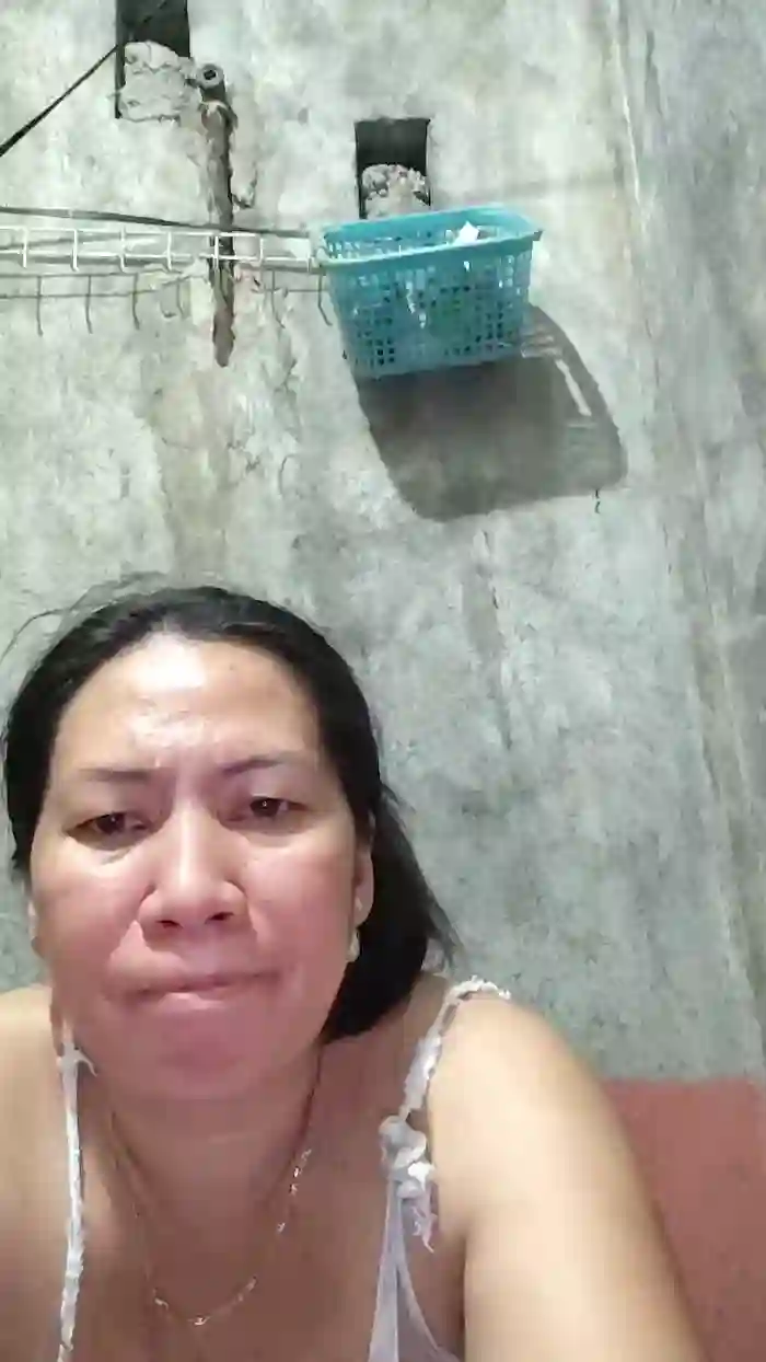 2025/10/10/cam4-hotmama45-04-46-32