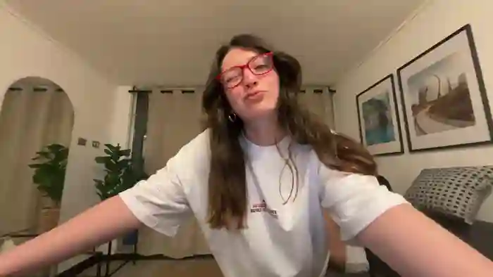 2025/10/10/cam4-florencia_fre69-03-10-42