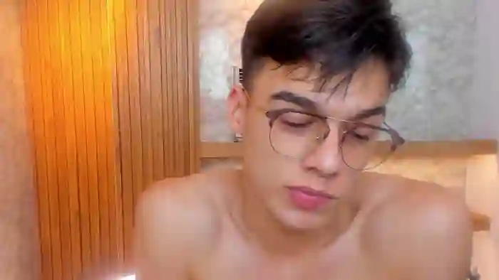 2025/10/10/cam4-gerony-10-27-35