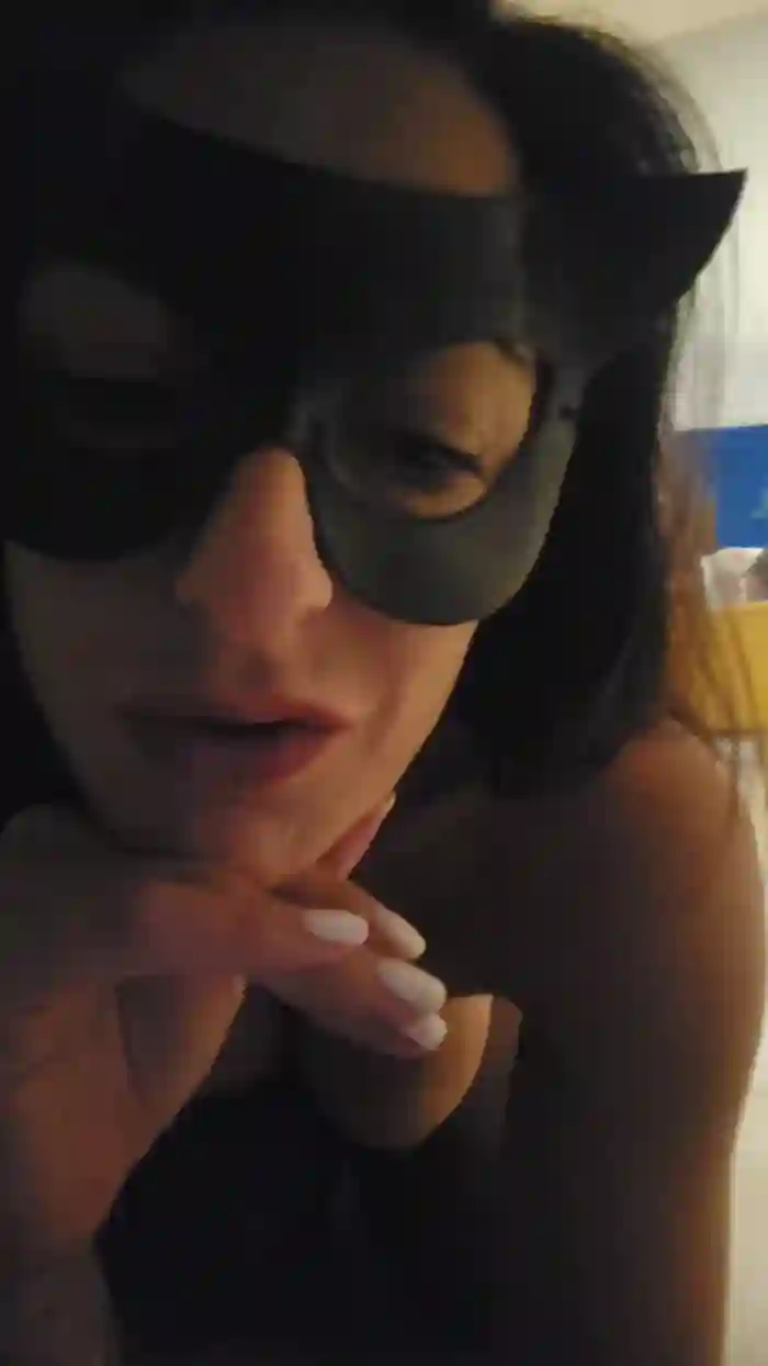 2025/10/11/cam4-lullina1-21-32-05