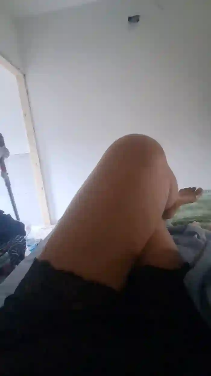 2025/10/12/cam4-molly1977-06-11-29