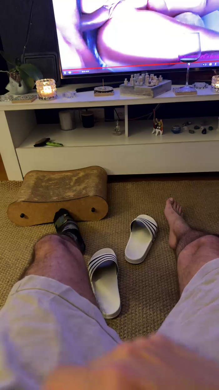 dot_feet