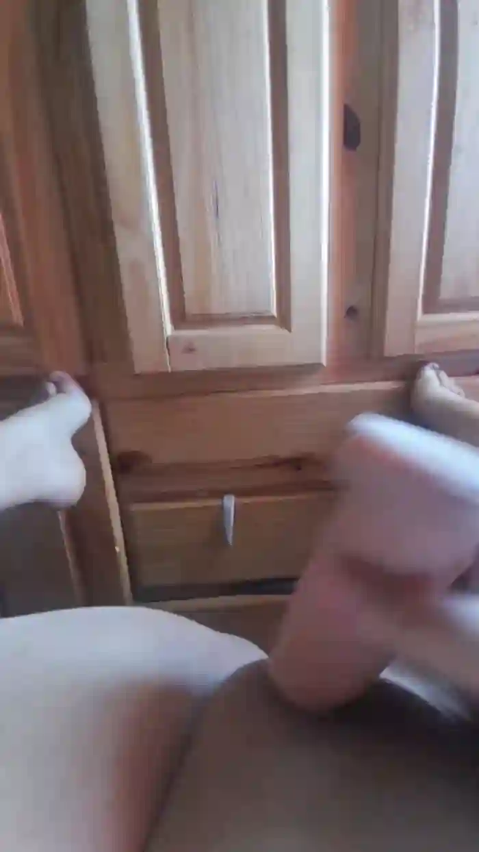 2025/10/15/cam4-brendasuare890-13-53-12