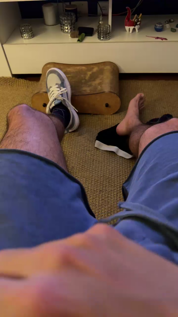 dot_feet