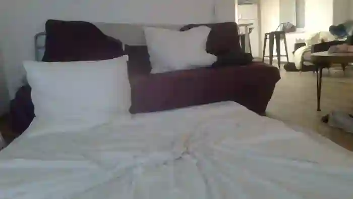 2025/10/18/cam4-mickredge-06-31-12