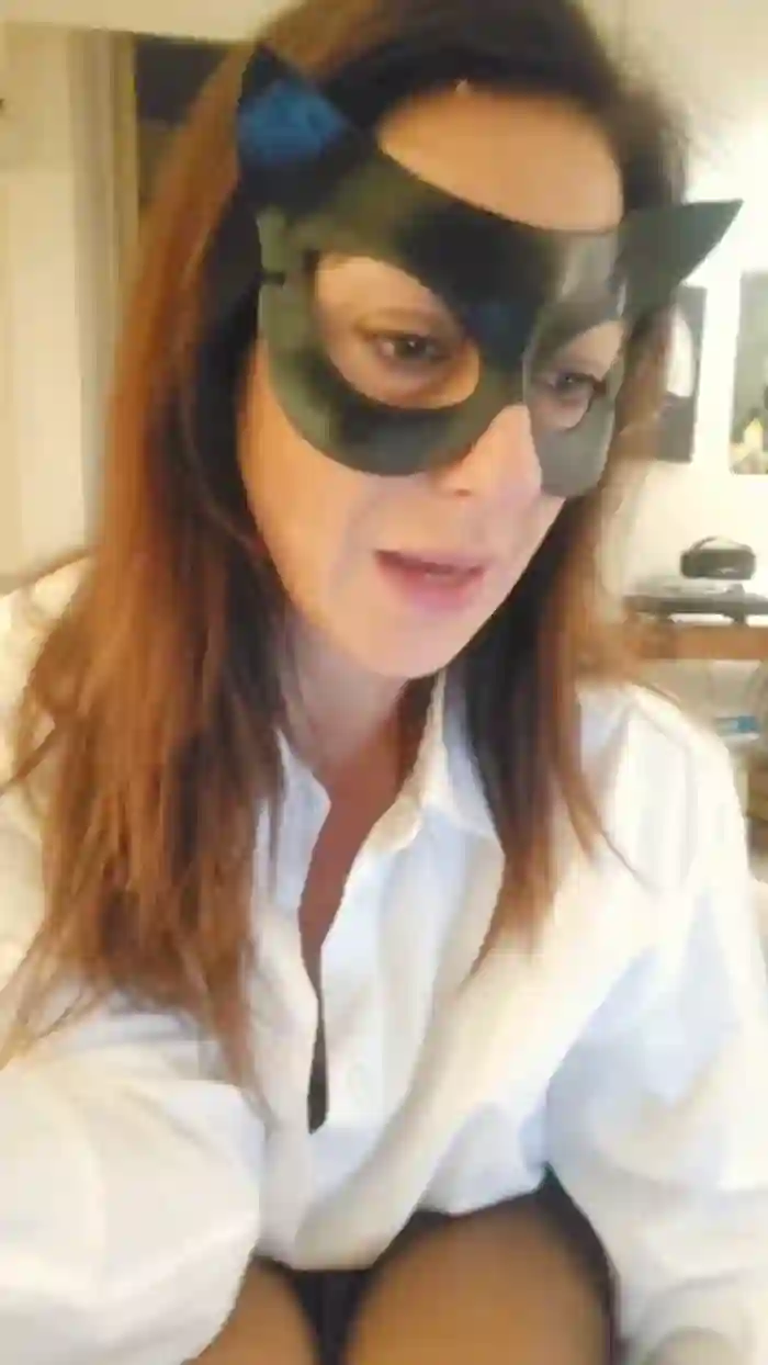 2025/10/18/cam4-lullina1-20-48-46