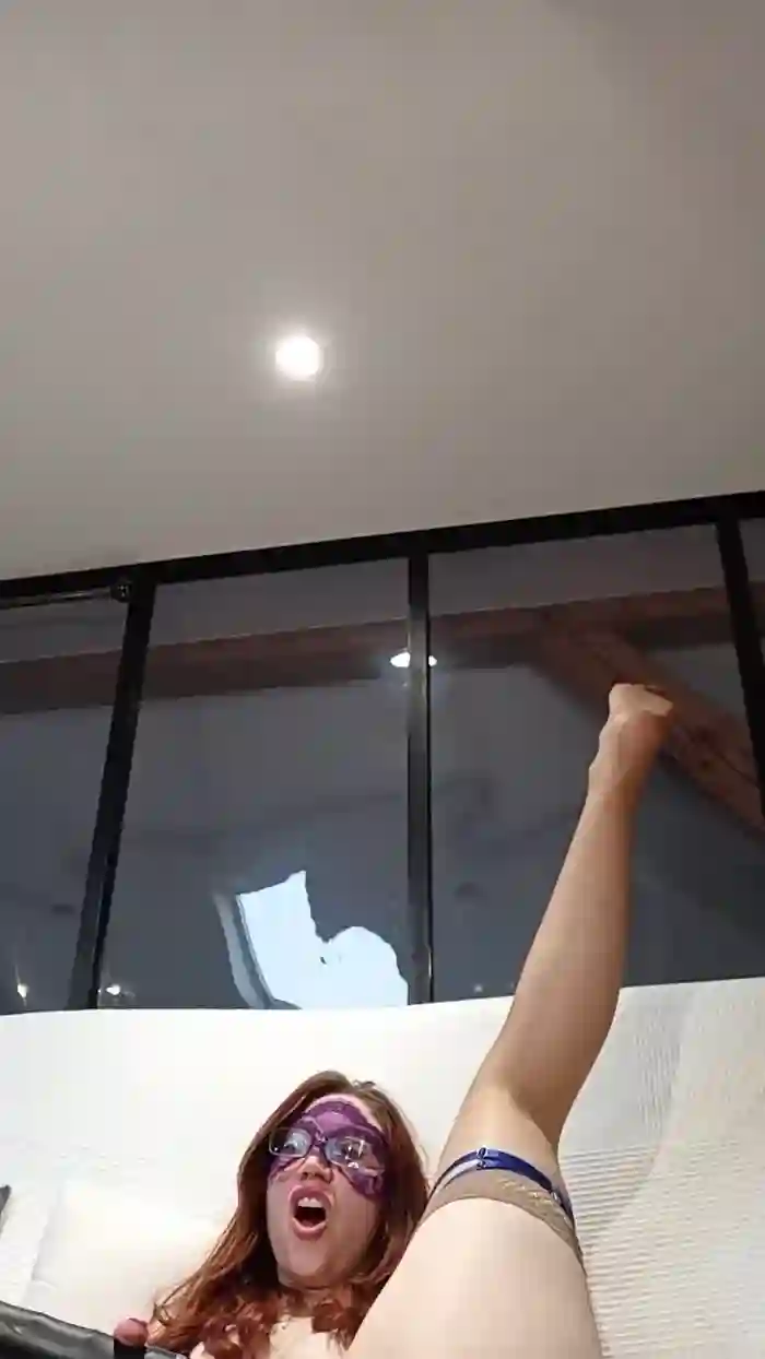 2025/10/18/cam4-chatoncokinx-06-30-57