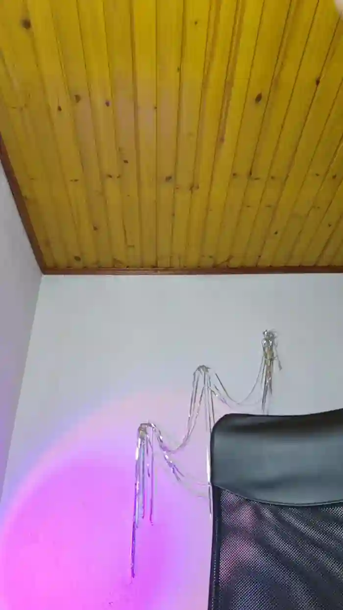 2025/10/20/cam4-lucci_lovee-14-19-30