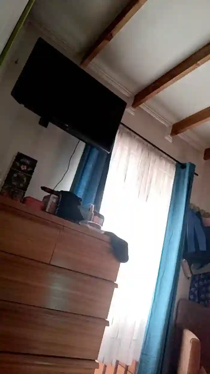 2025/10/20/cam4-roxy220-11-42-03