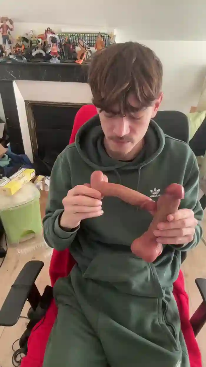 2025/10/20/cam4-vicoo77-13-46-33