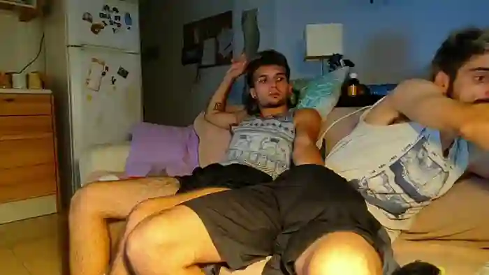 2025/10/26/cam4-guilleyleo-23-02-20