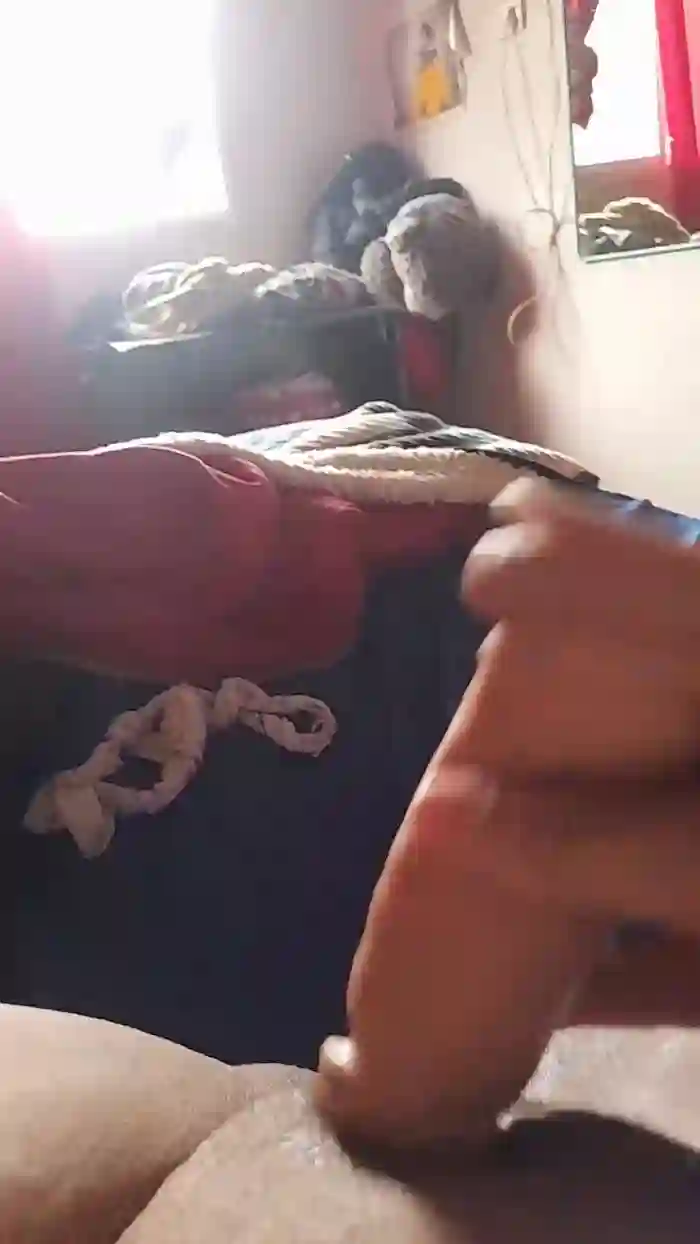 2025/10/28/cam4-brendasuare890-19-04-08