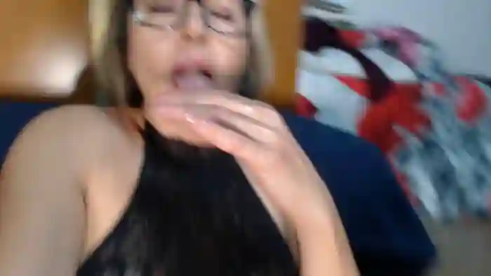 2025/10/28/cam4-smeralda33-18-01-41