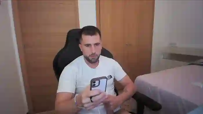 2025/10/28/cam4-alex877x-11-18-48