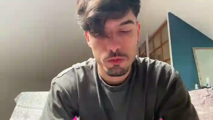 2025/10/30/cam4-davinci974-12-09-29