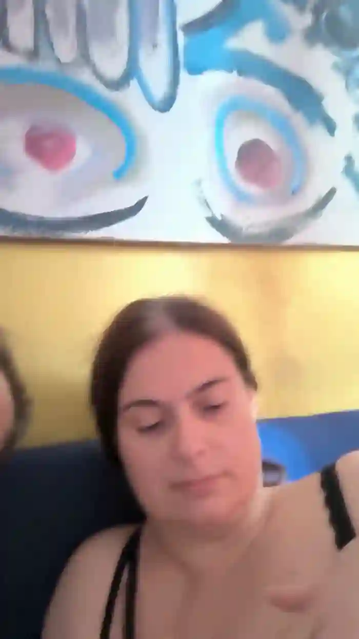 2025/10/31/cam4-claufiagen7-11-26-35