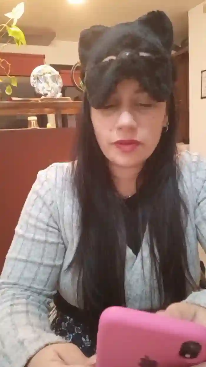 2025/10/31/cam4-hotcurvi1-02-46-46