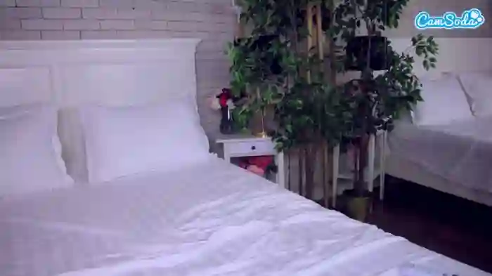 2025/09/12/camsoda-1carlawhite-10-16-22