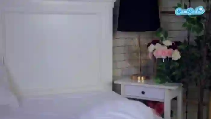 2025/10/03/camsoda-1carlawhite-07-19-45