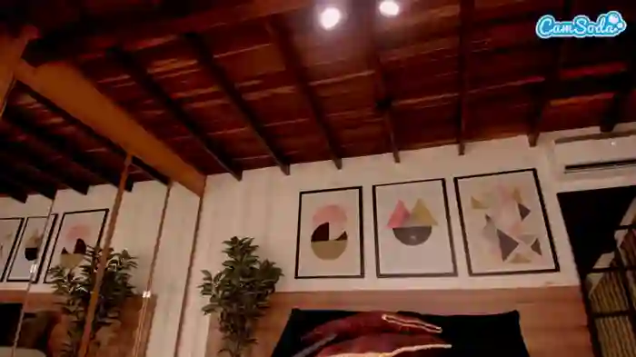 2025/10/13/camsoda-lunaruso-00-07-33