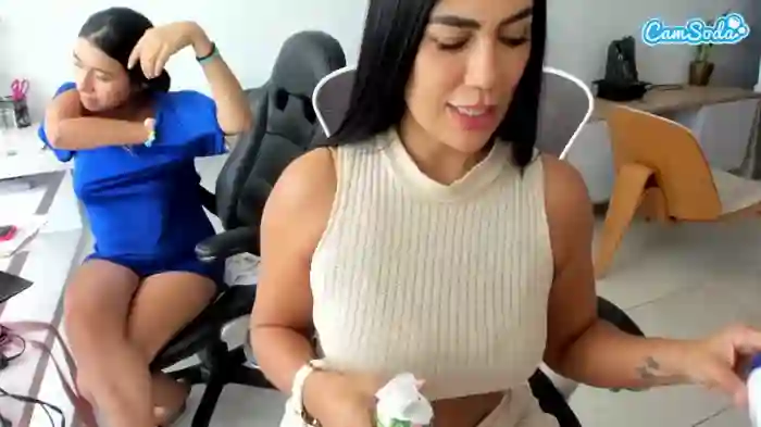 2025/10/17/camsoda-emilybrowm-18-21-41