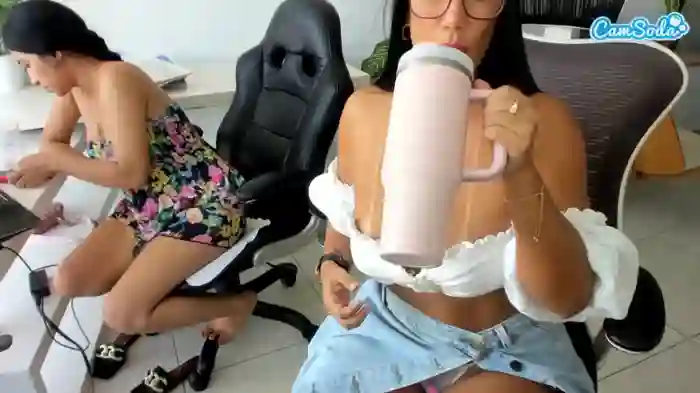 2025/10/22/camsoda-emilybrowm-16-16-46