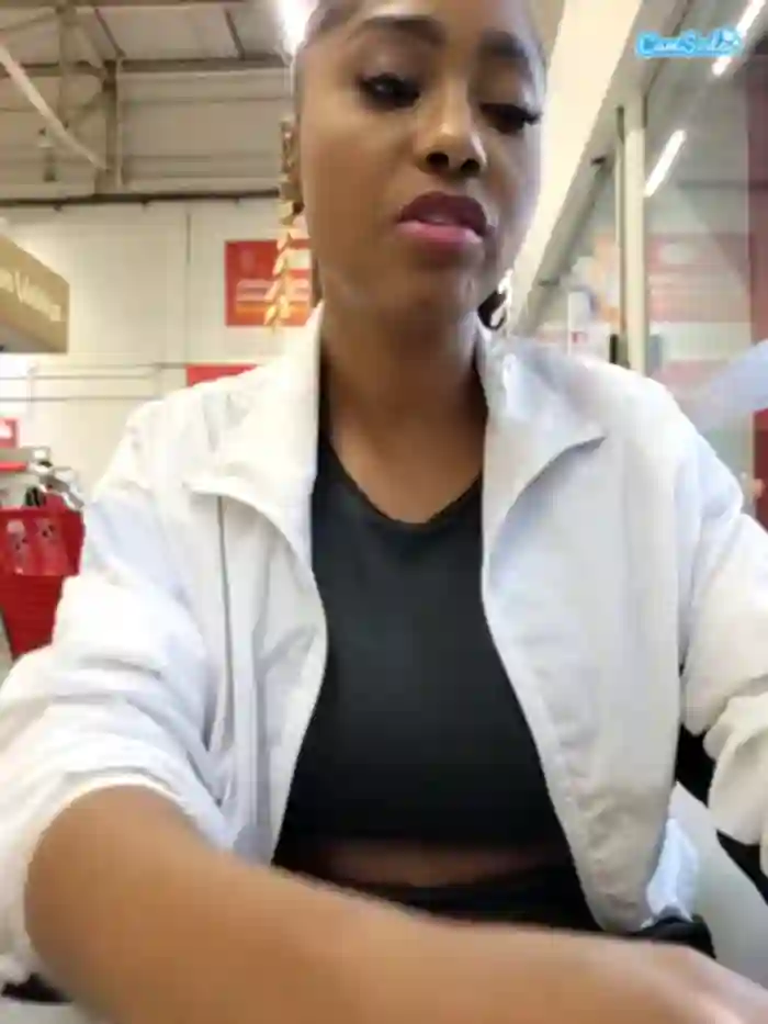 2025/10/23/camsoda-yettzaretth-19-04-59