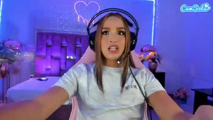 2025/12/12/camsoda-kylievictoria-09-00-49